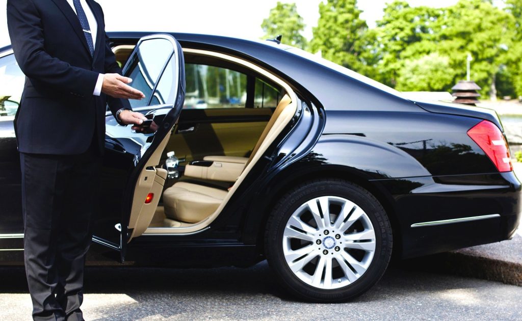 How to Stay Within Budget When Booking a Luxury Limo